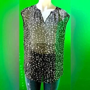 Vince Camuto size small women’s black and white sheer blouse 👚